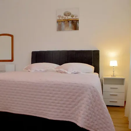 Lovely 1-bedroom Venilia Rudin *
