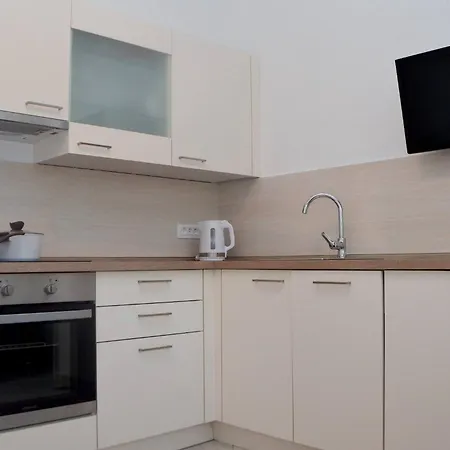Lovely 1-bedroom Venilia Rudin Lukoran