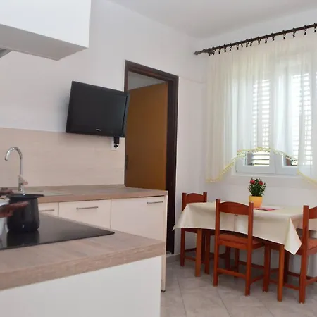 Lovely 1-bedroom Venilia Rudin Apartmán
